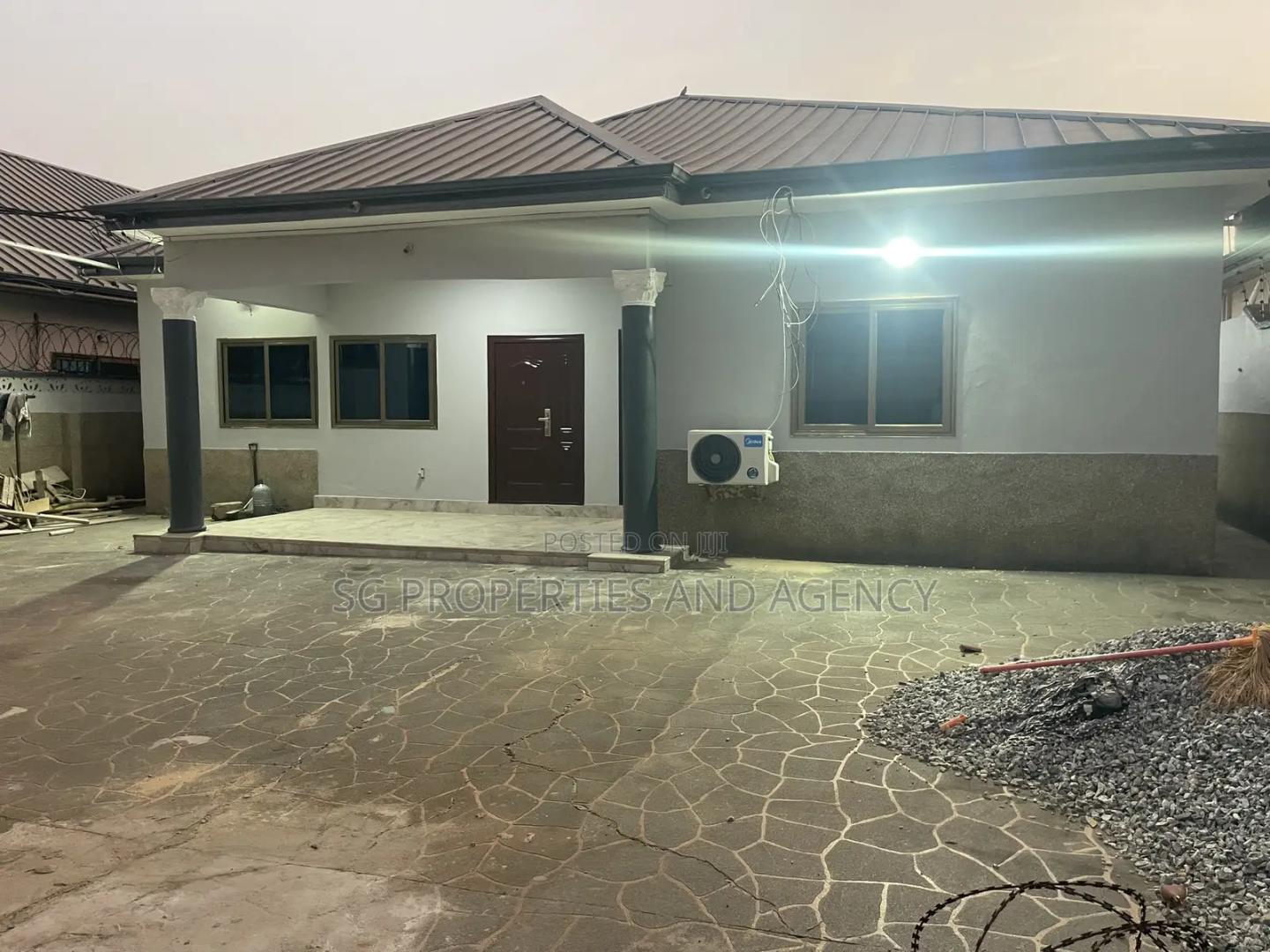 4bdrm House in Manet Junction for rent - 4 bedroom House in Greater Accra, Spintex, Manet Junction - Rent