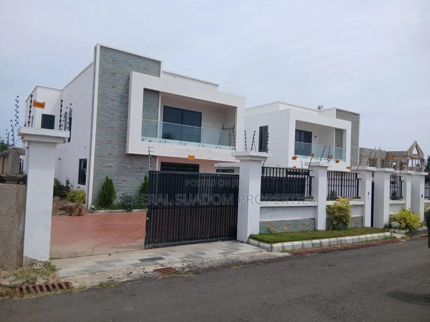 4bdrm Duplex in Suadom Properties, Sakumono for sale - 4 bedroom House in Greater Accra, Tema Metropolitan, Sakumono - Sale
