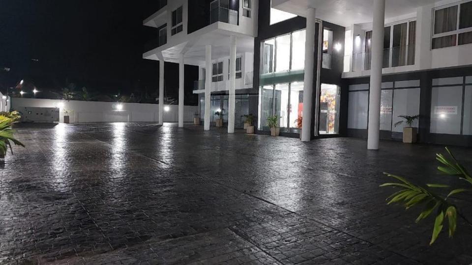 1 bedroom furnished apartment for sale at East Cantonments - 1 bedroom Apartment in East Cantonments - Sale