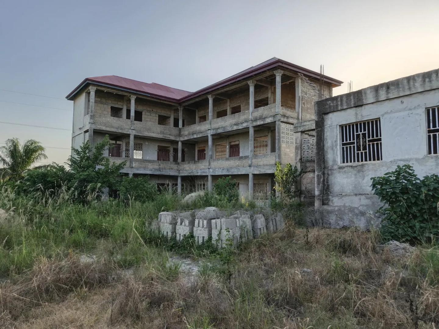 School for Sale at Adesina ( Near Kenyasi Abrem) - Commercial in Ashanti, Kumasi Metropolitan - Sale