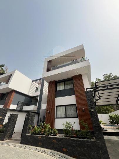 5 bedroom furnished townhouse for sale at Cantonments - 5 bedroom House in Cantonments - Sale