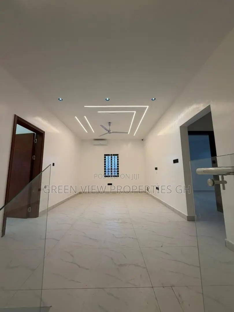 5bdrm Duplex in Dansoman for sale - 5 bedroom House in Greater Accra, Dansoman - Sale