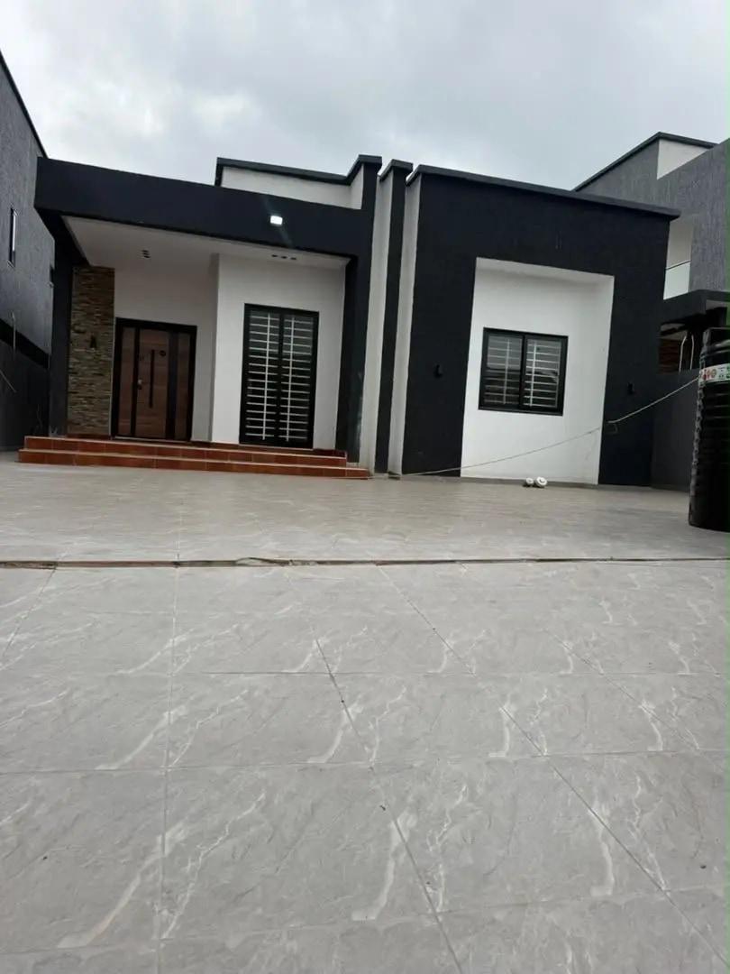 3bdrm House in Ayi Mensa, Oyarifa Mall Area for sale - 3 bedroom Commercial in Greater Accra, Oyarifa, Oyarifa Mall Area - Sale