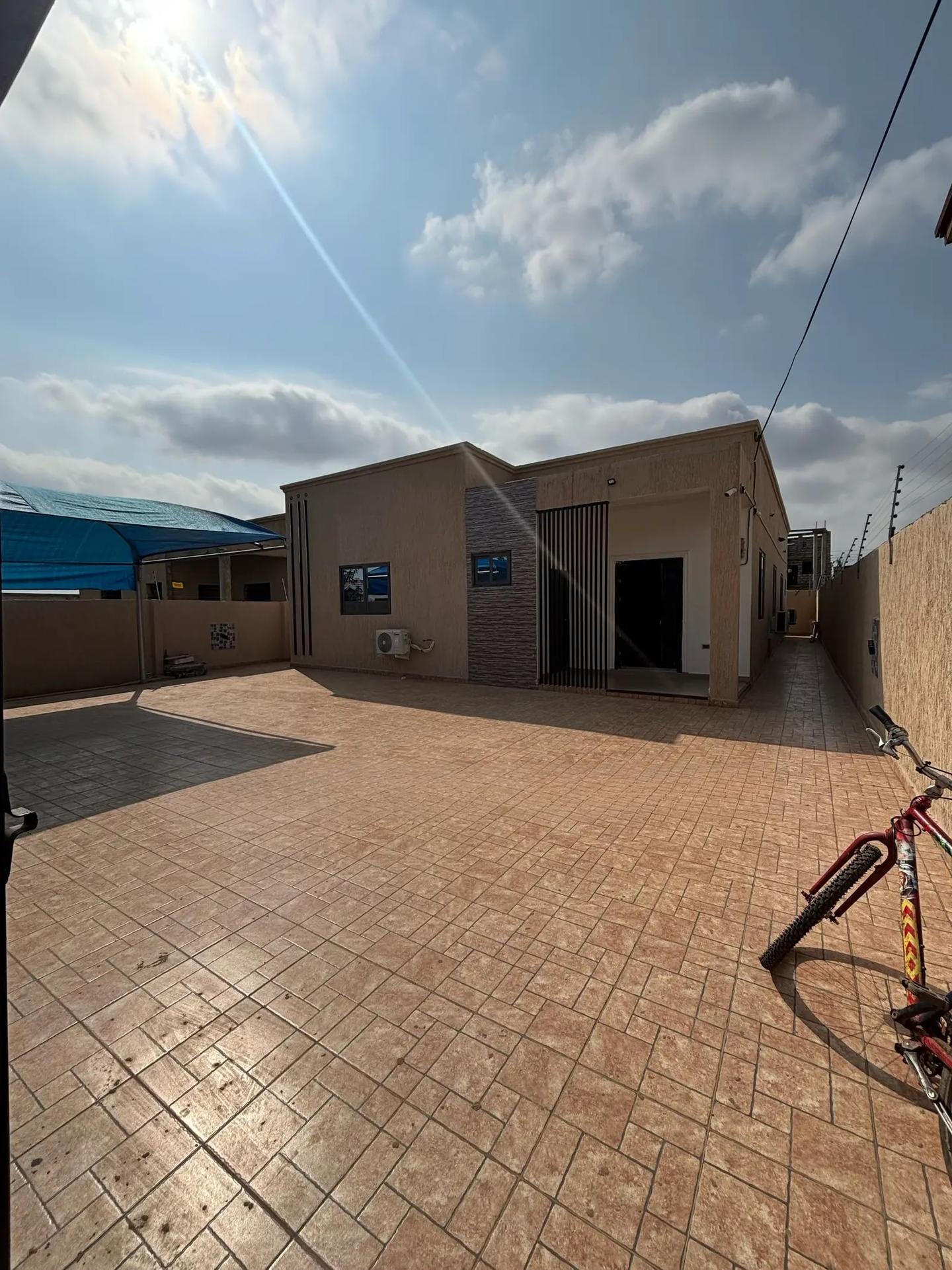 Executive 3 Bedrooms House for Sale - 3 bedroom Commercial in Greater Accra, Adenta, New Legon - Sale