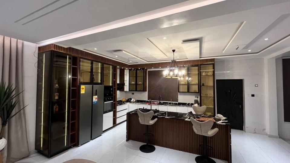 4 bedroom furnished apartment for sale at Ogbojo - 4 bedroom Apartment in Ogbojo - Sale
