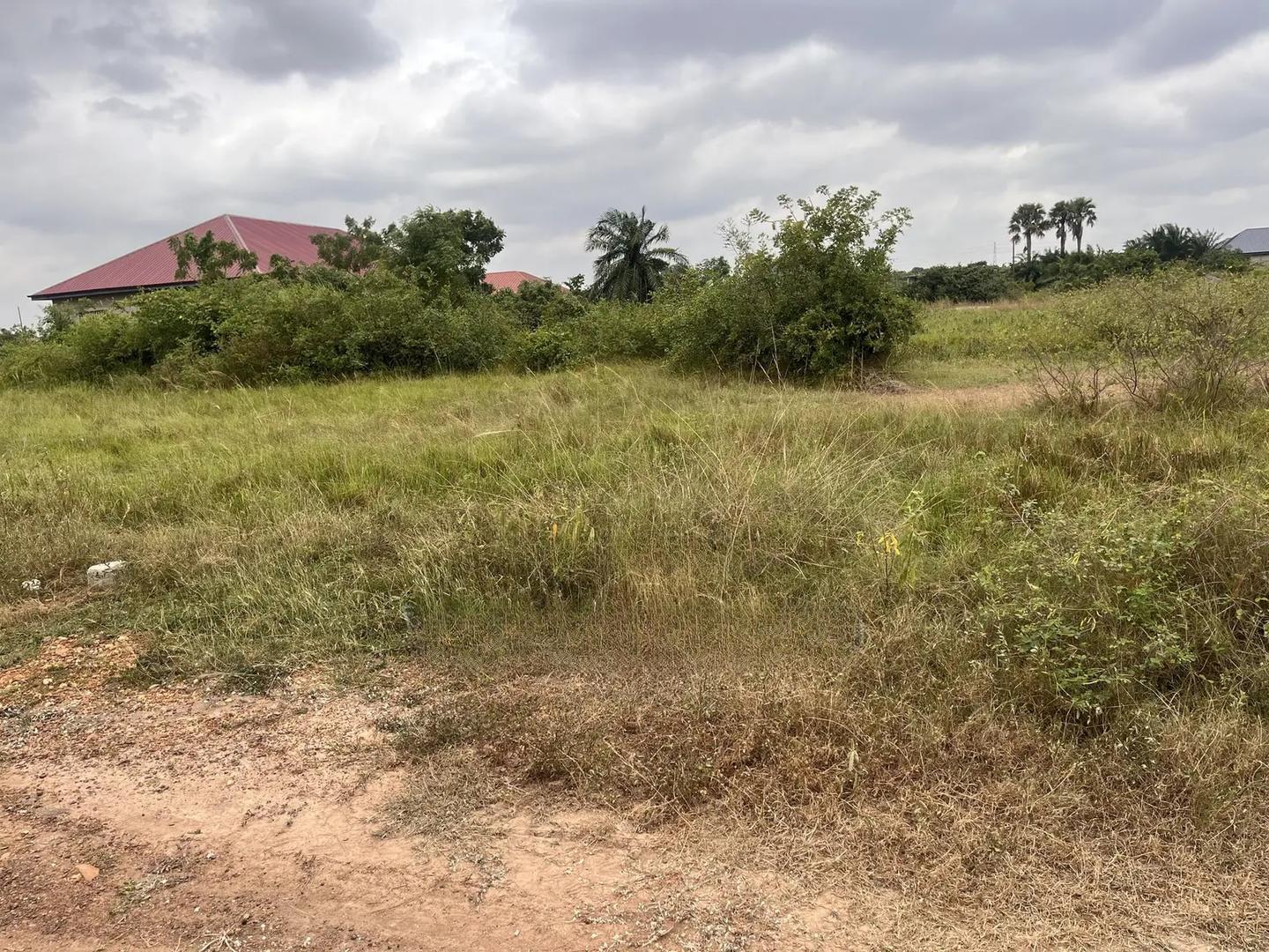 Safe and Secured Roadside Land for Sale - Land in Greater Accra, Accra Metropolitan, 01/09 - Sale