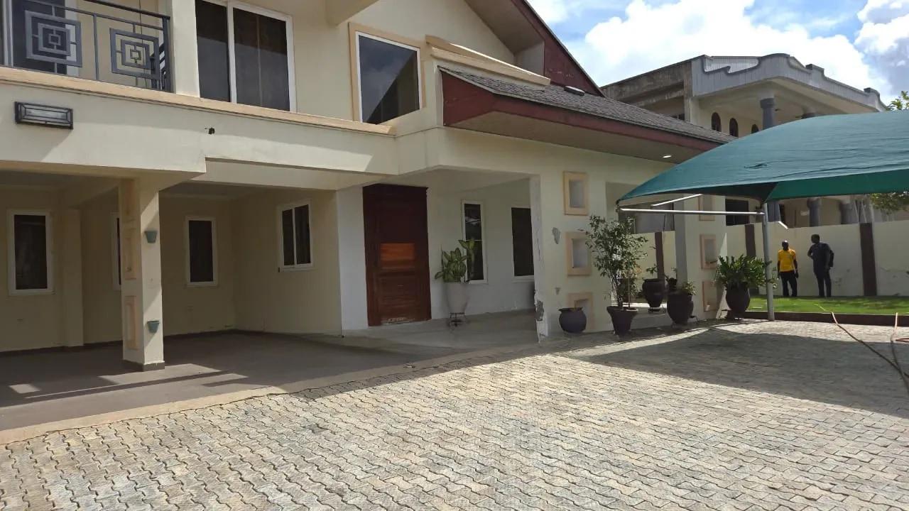 7bdrm Mansion in Sakumono for sale - 7 bedroom House in Greater Accra, Tema Metropolitan, Sakumono - Sale
