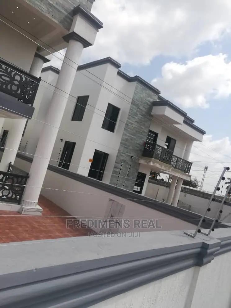 4bdrm House in Fredimens Real, Kumasi Metropolitan for Sale - 4 bedroom House in Ashanti, Kumasi Metropolitan - Sale