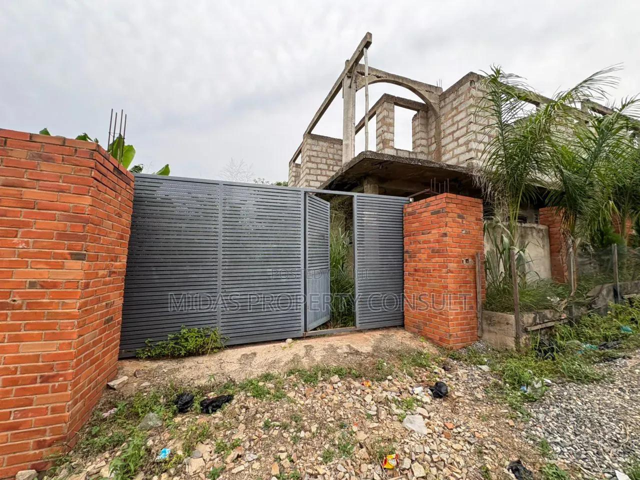 9bdrm House in Nsawam for sale - 9 bedroom House in Eastern Region, Nsawam Adoagyiri Municipal - Sale