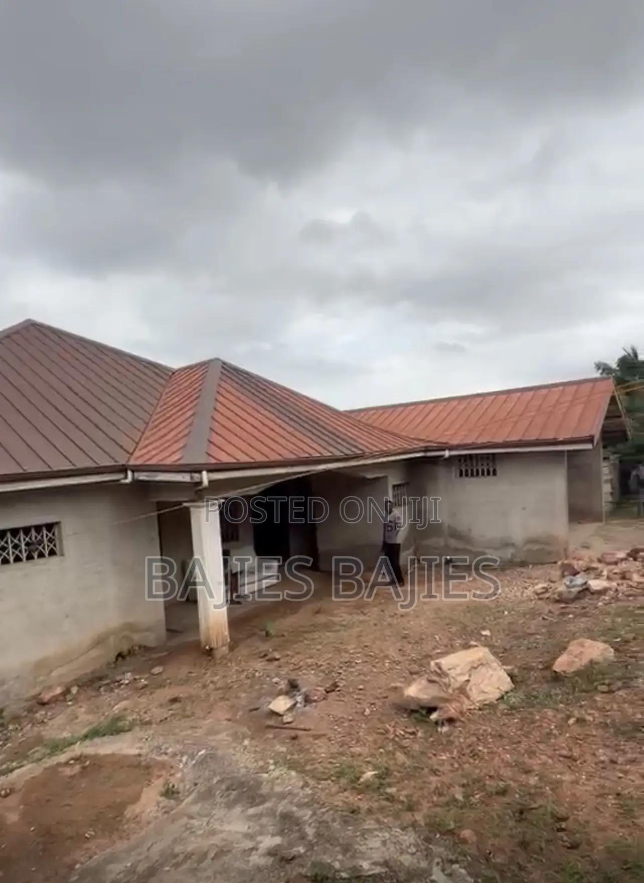 6bdrm House in Zero for sale - 6 bedroom House in Greater Accra, Gbawe, Zero / Gbawe, 08/09 - Sale