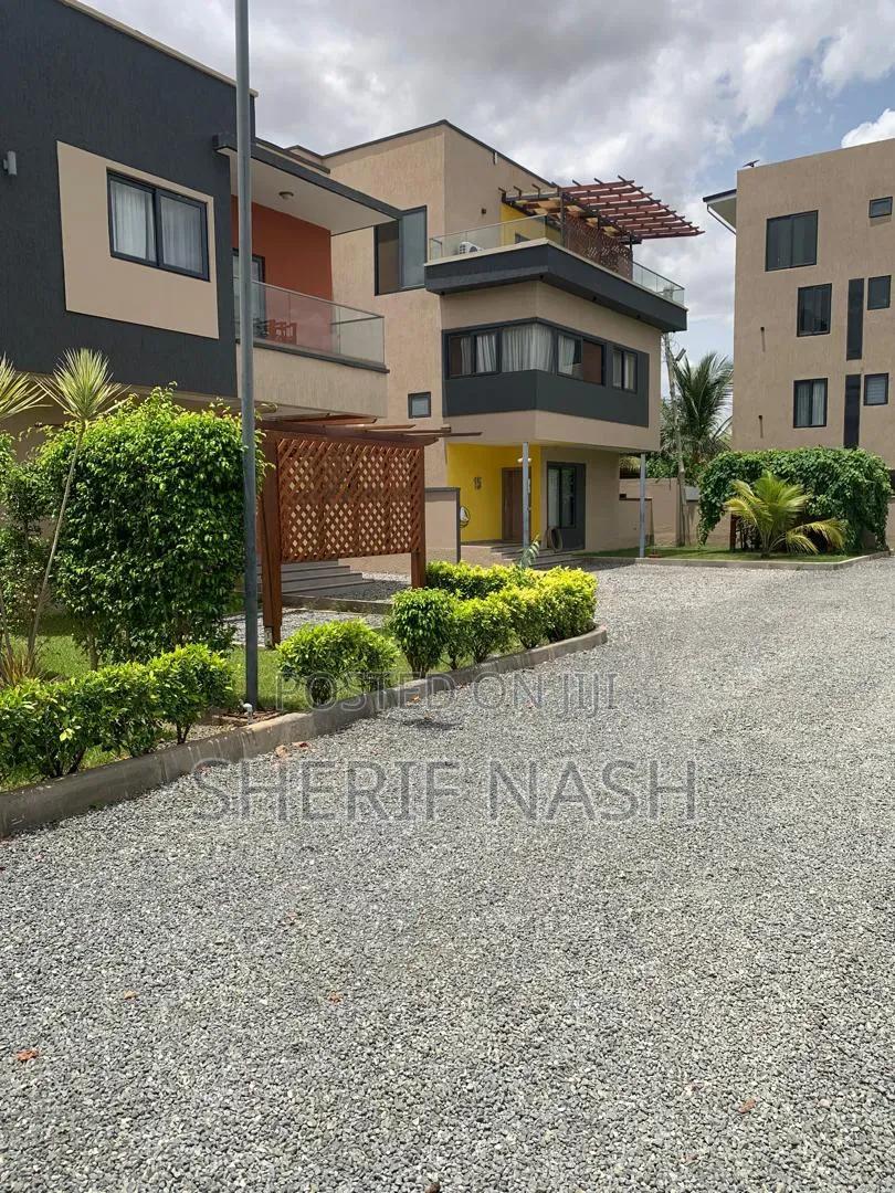 2bdrm Penthouse in Oyarifa Abokobi Road, Accra Metropolitan for sale - 2 bedroom Apartment in Greater Accra, Accra Metropolitan - Sale
