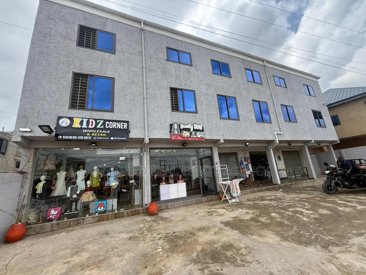 For SALE – Commercial Income Property - Commercial in Greater Accra, Ablekuma - Sale