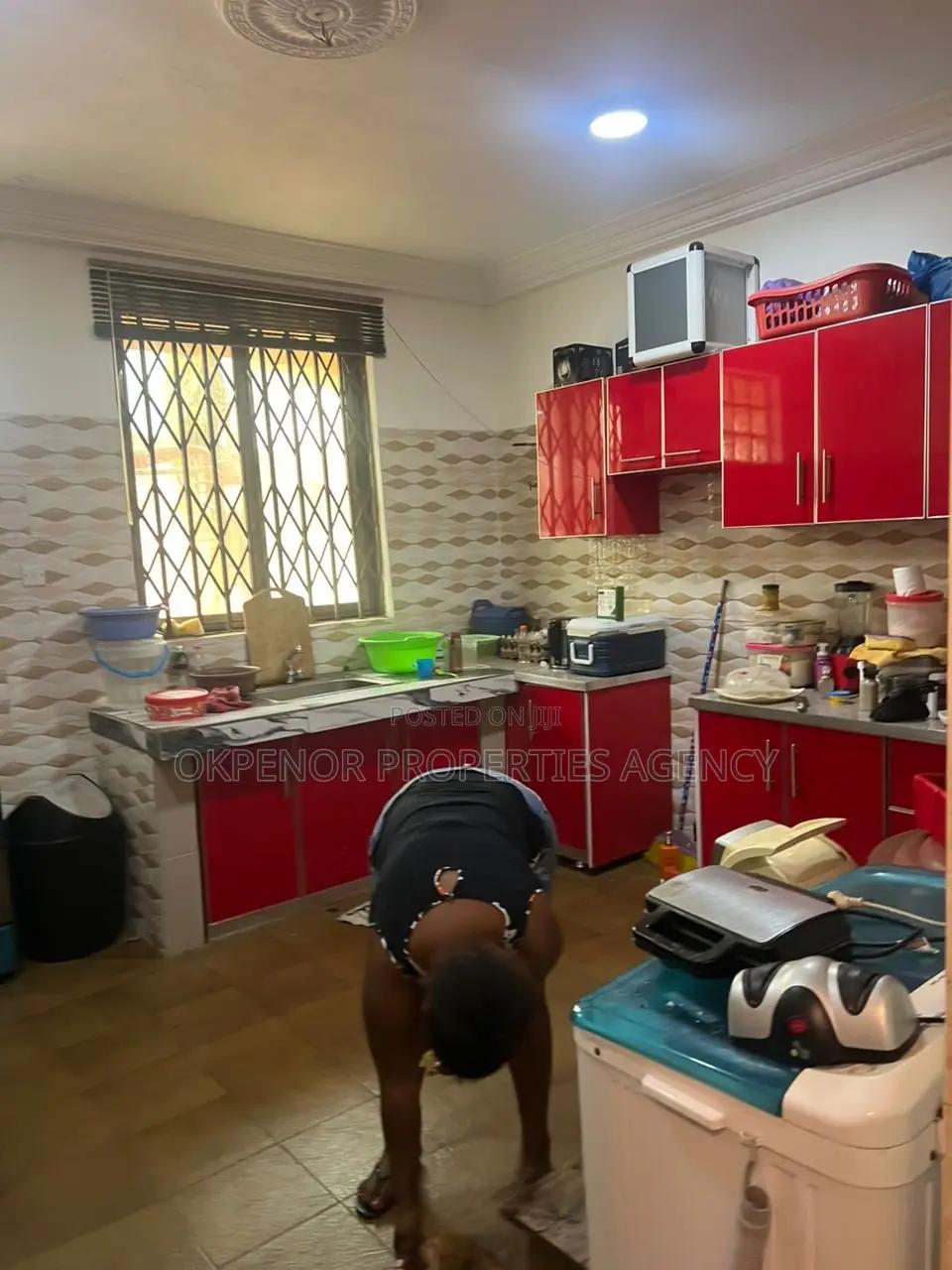 9bdrm Mansion in Community 25, Tema Metropolitan for sale - 9 bedroom House in Greater Accra, Tema Metropolitan - Sale