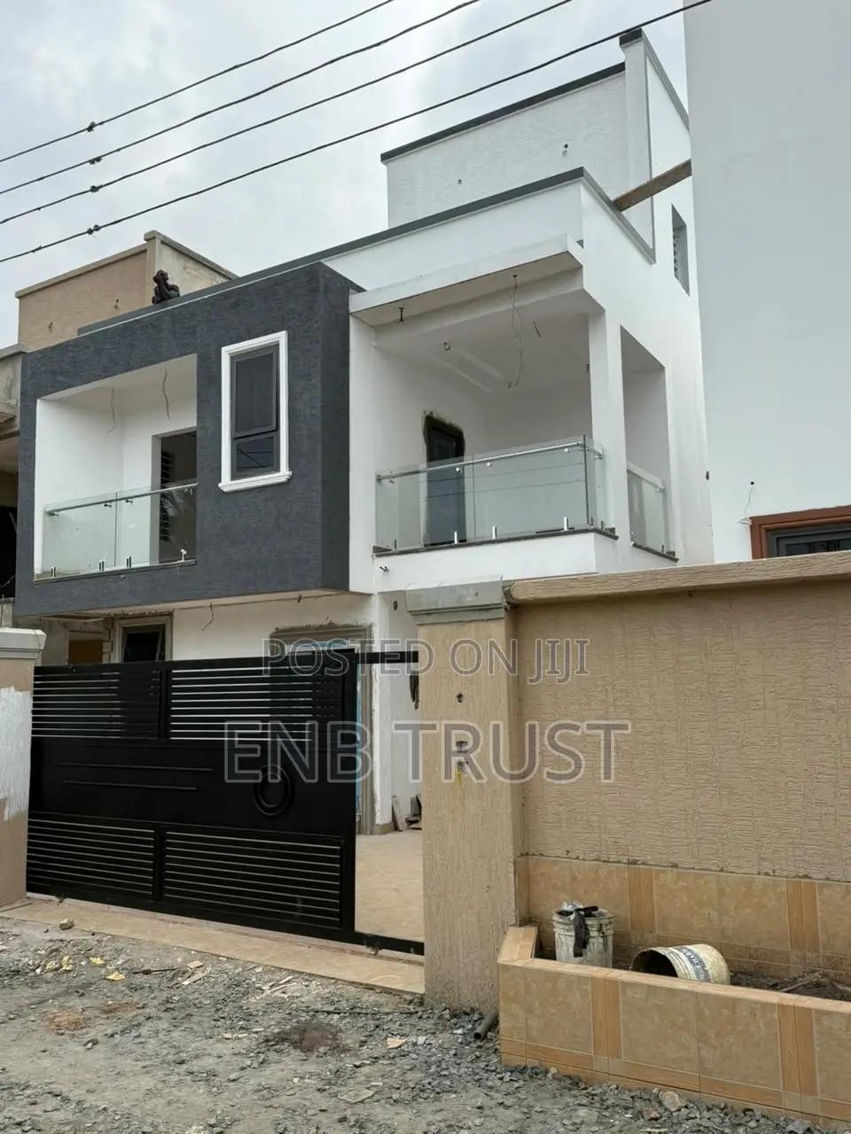 4bdrm Duplex in Sakumono for sale - 4 bedroom House in Greater Accra, Tema Metropolitan, Sakumono - Sale