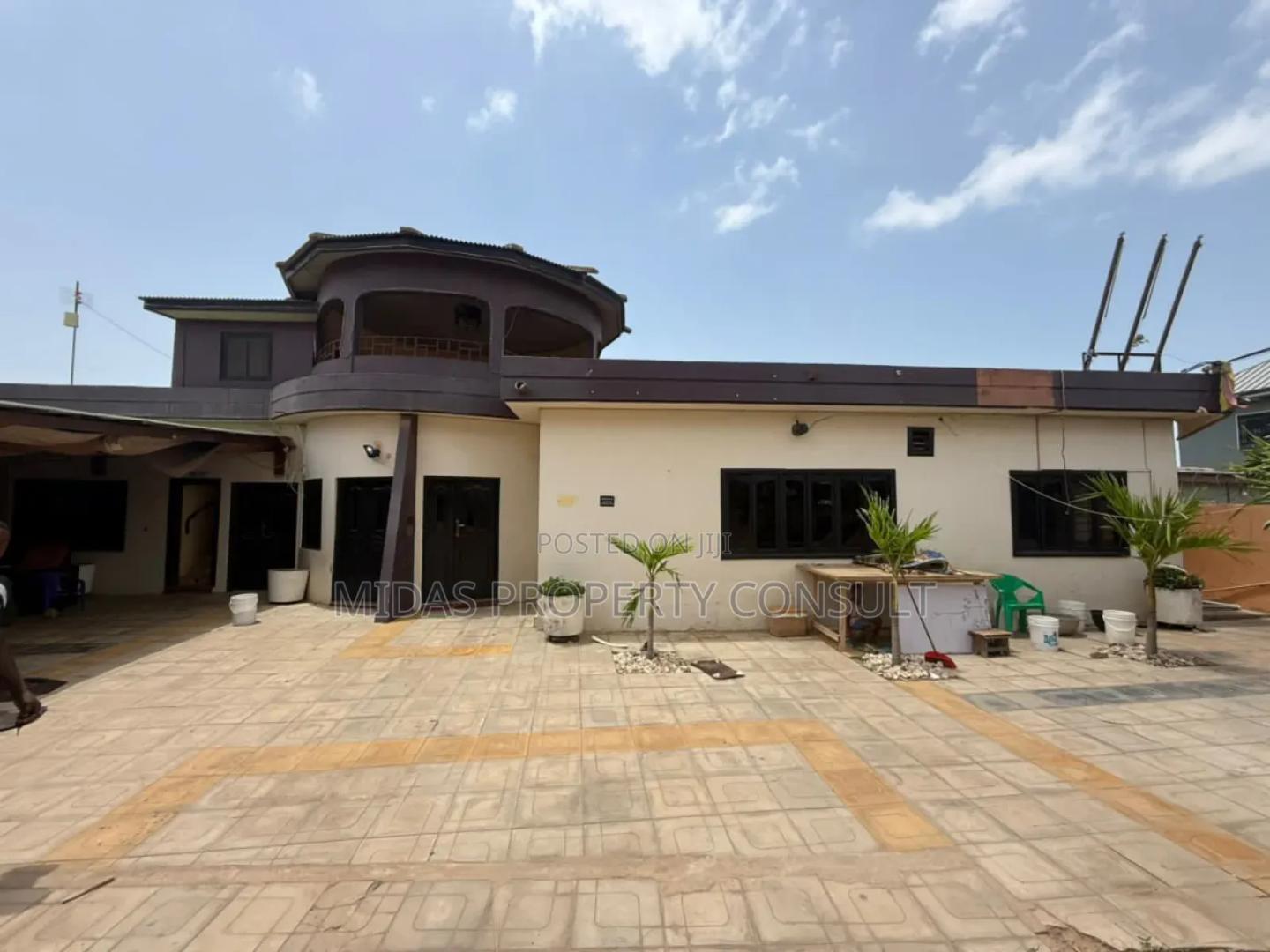 10bdrm House in Mendskrom, McCarthy Hill for sale - 10 bedroom House in Greater Accra, McCarthy Hill - Sale