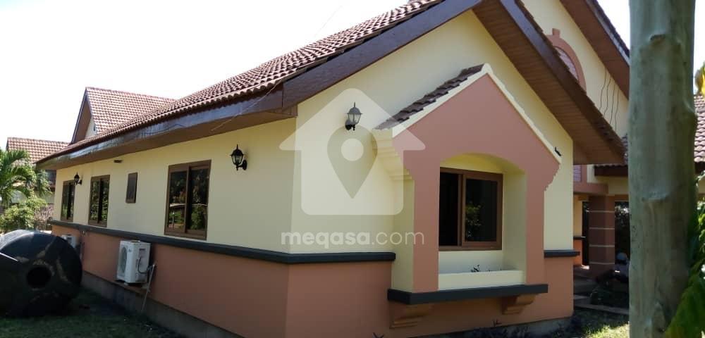3 bedroom house for rent at Sakumono - 3 bedroom House in Sakumono - Rent