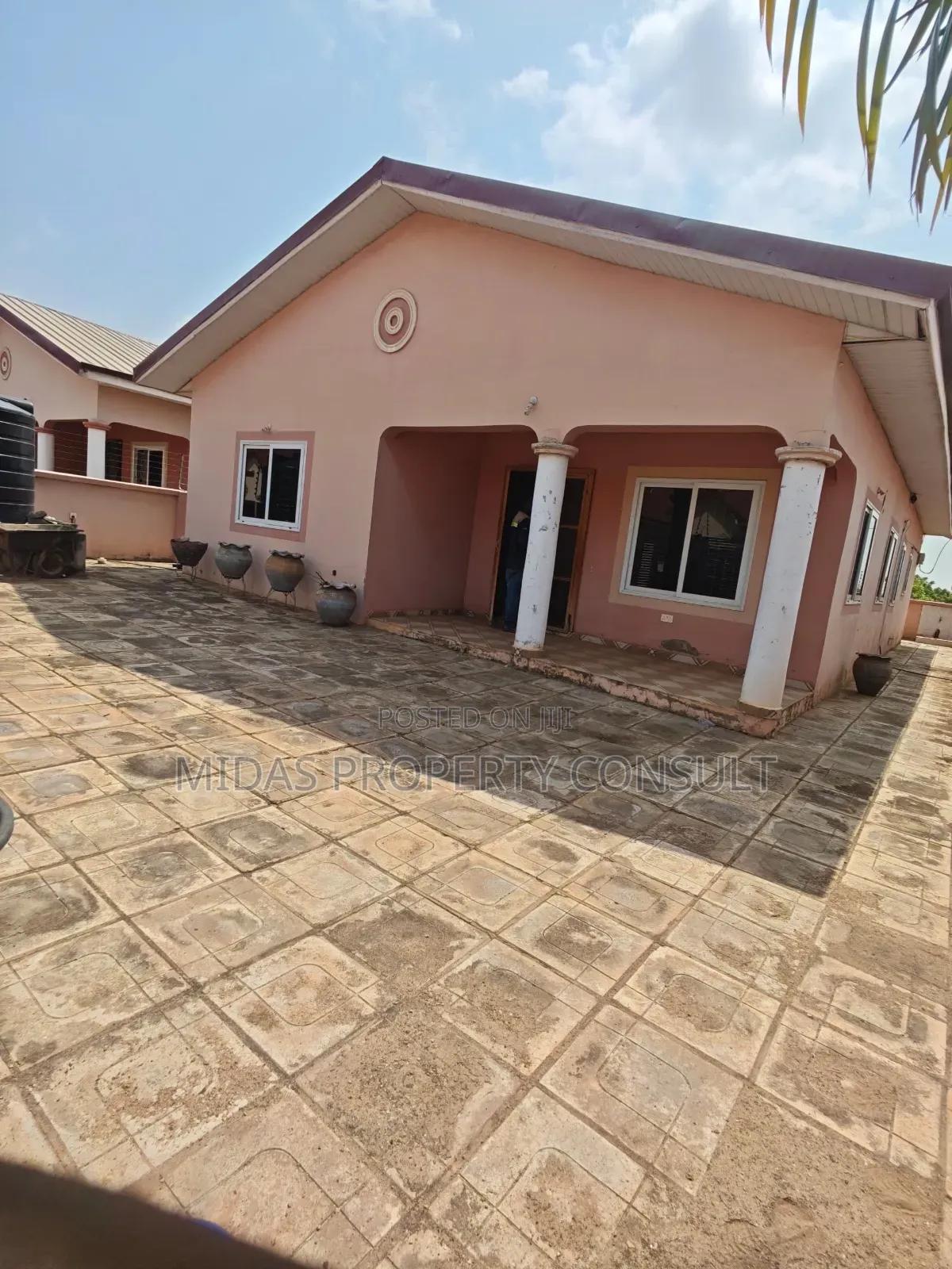 3bdrm House in Adom City Estate, Tema Metropolitan for sale - 3 bedroom House in Greater Accra, Tema Metropolitan - Sale