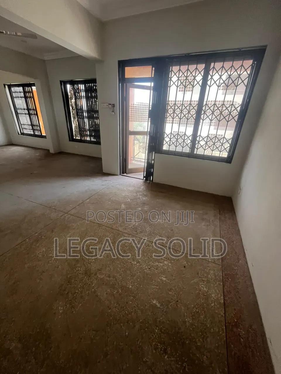 Office Space Osu for Rent - Commercial in Greater Accra, Osu, Oxford Street - Rent