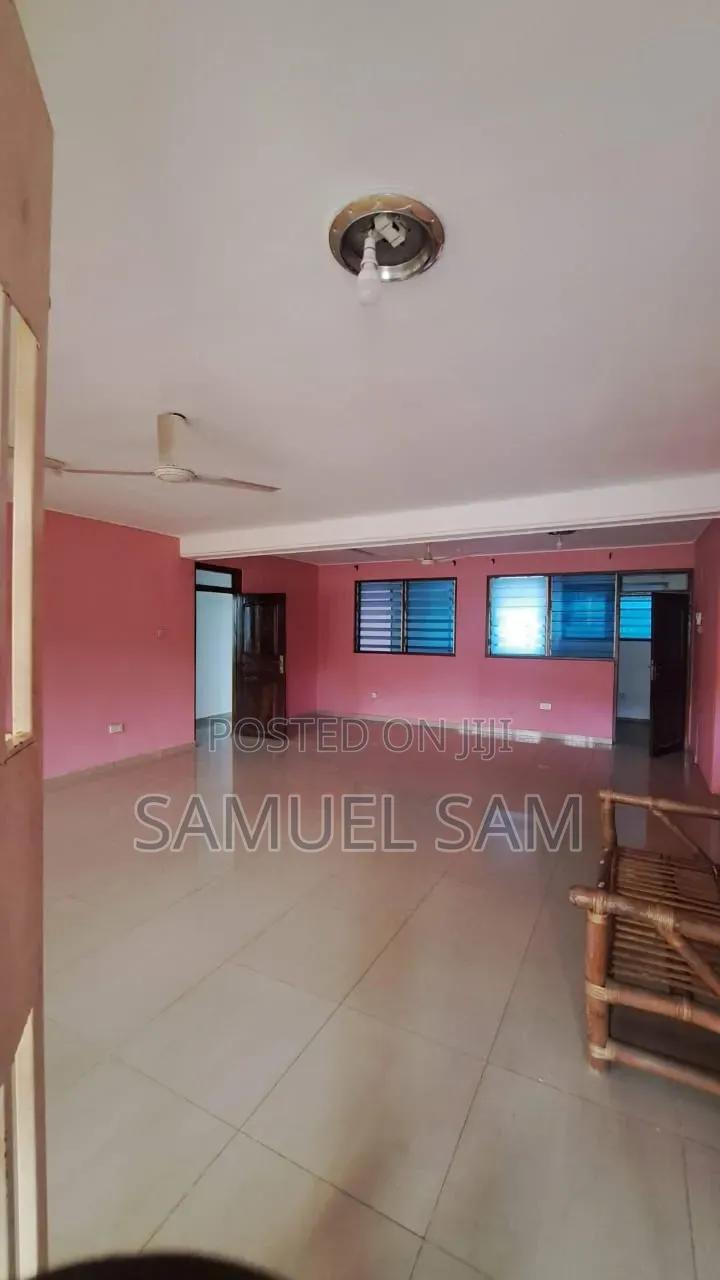 8bdrm House in Tema Community 11 for rent - 8 bedroom House in Greater Accra, Tema Metropolitan, Community 25 - Rent