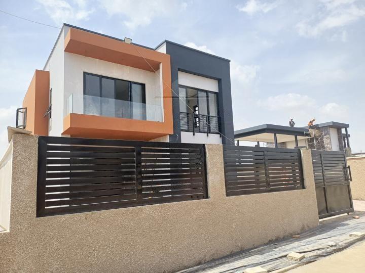 4 bedroom townhouse for sale at Tema community 25 - 4 bedroom House in Tema community 25 - Sale