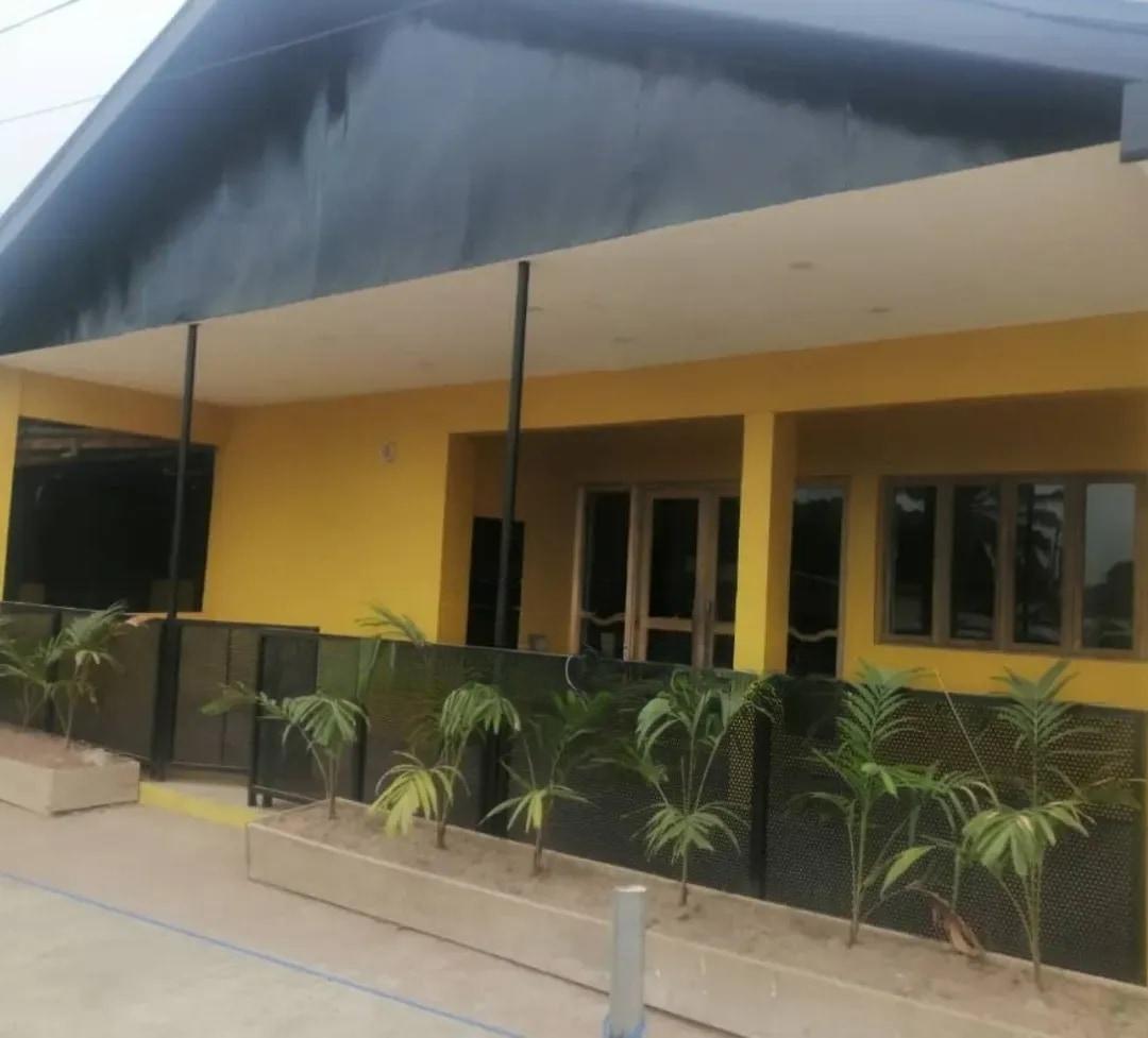 Office Space/ Shop - Commercial in Greater Accra, Madina, Number 1 - Rent