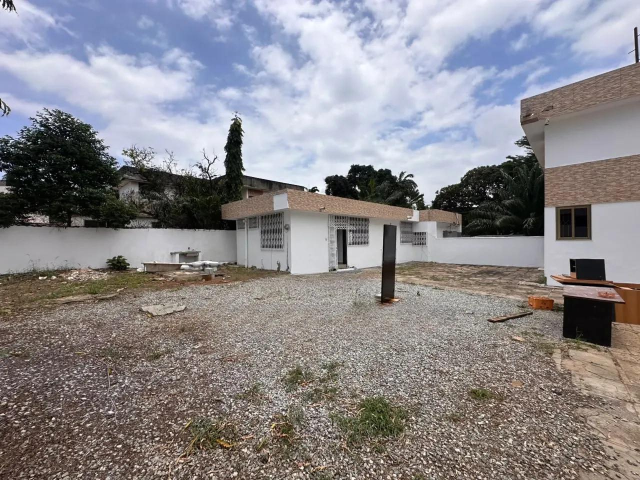 7bdrm House in Seekers Realty, Acquinas for rent - 7 bedroom House in Greater Accra, Cantonments, Acquinas - Rent