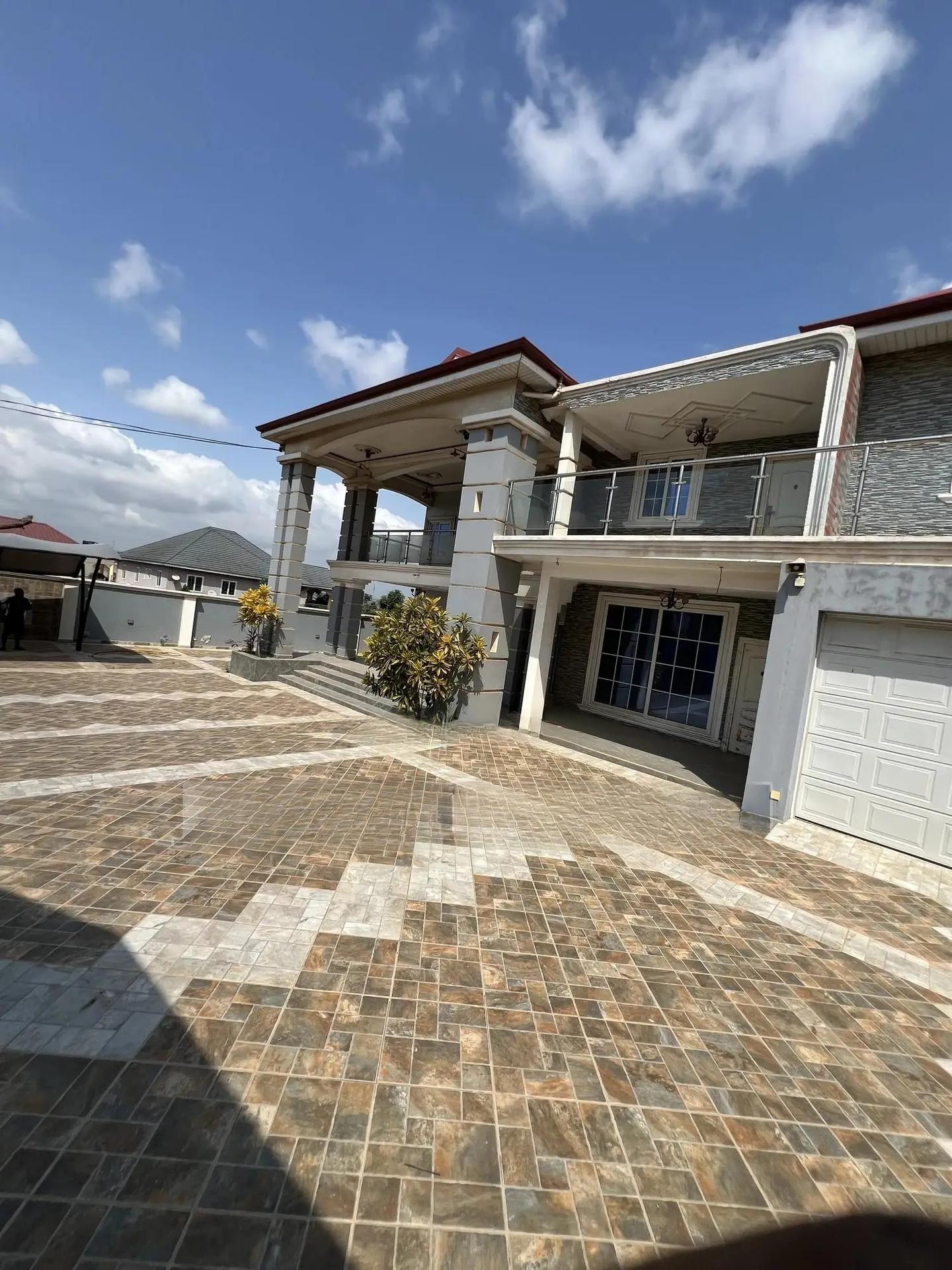 Furnished 8bdrm Apartment in Mr Justice Estate, Kasoa for sale - 8 bedroom Apartment in Greater Accra, Kasoa - Sale