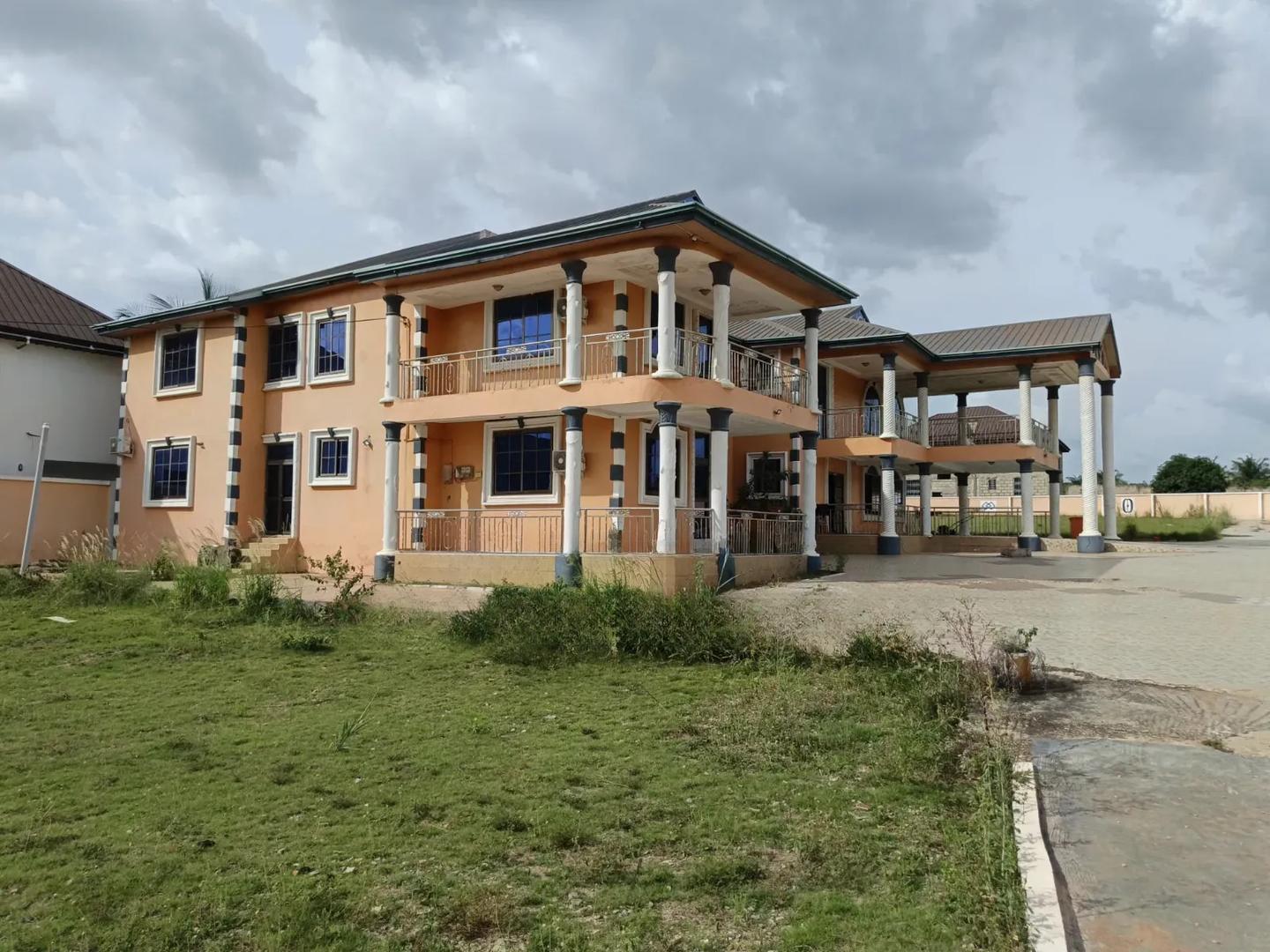 Hotel for Sale (Operational) ( on Tech/Ejisu Road) - Commercial in Ashanti, Kumasi Metropolitan - Sale