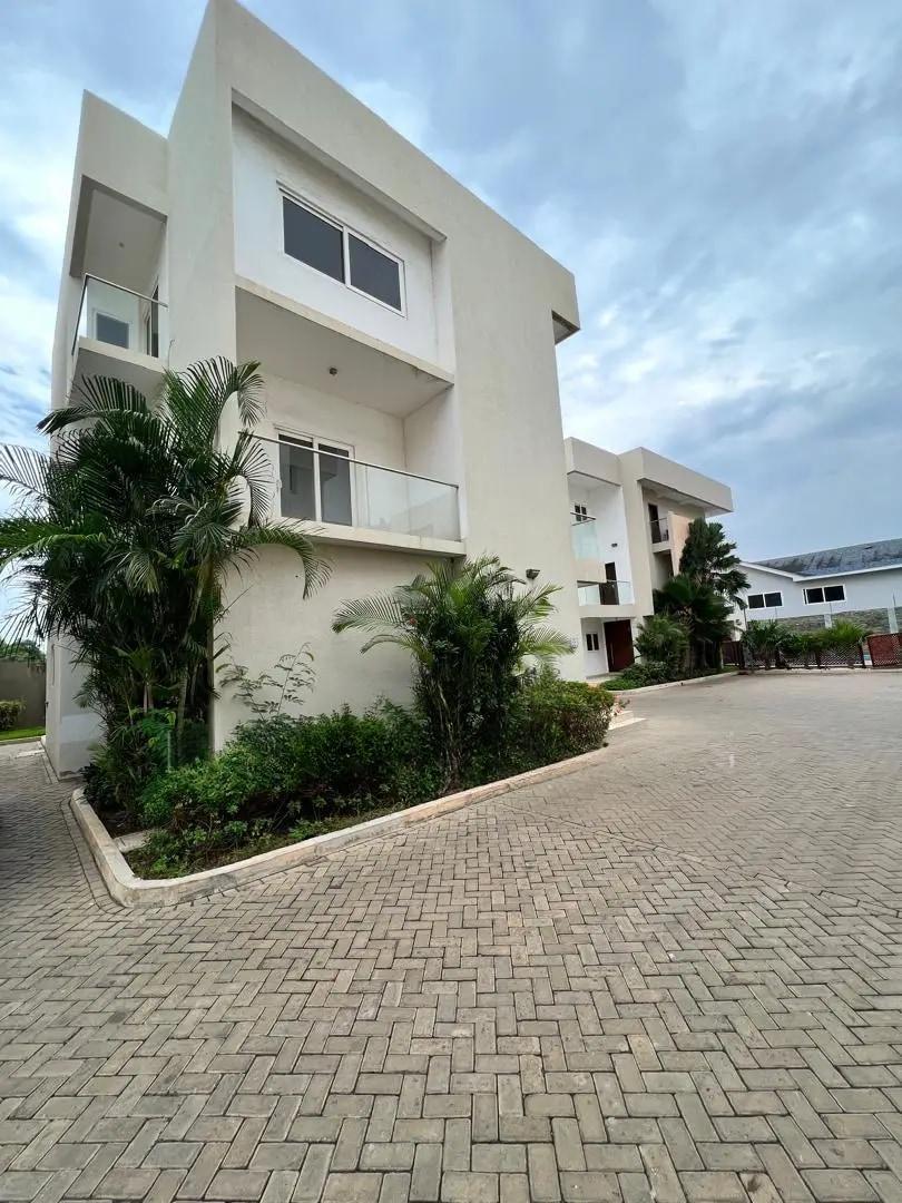 4bdrm Townhouse / Terrace in Cantonments for rent - 4 bedroom House in Greater Accra, Cantonments - Rent