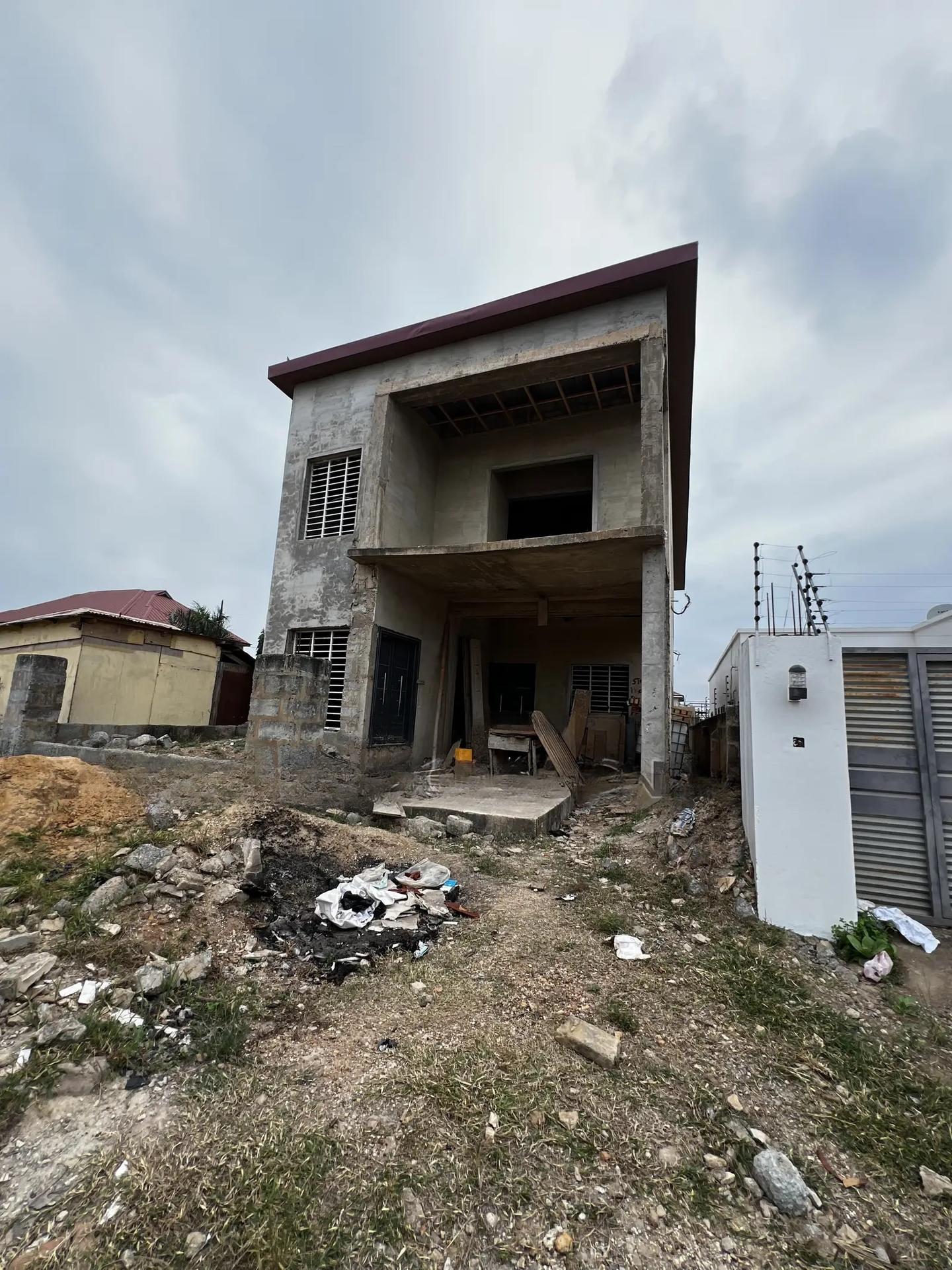 5bdrm Duplex in Lakeside Estate, Ashaley Botwe for sale - 5 bedroom House in Greater Accra, Ashaley Botwe - Sale
