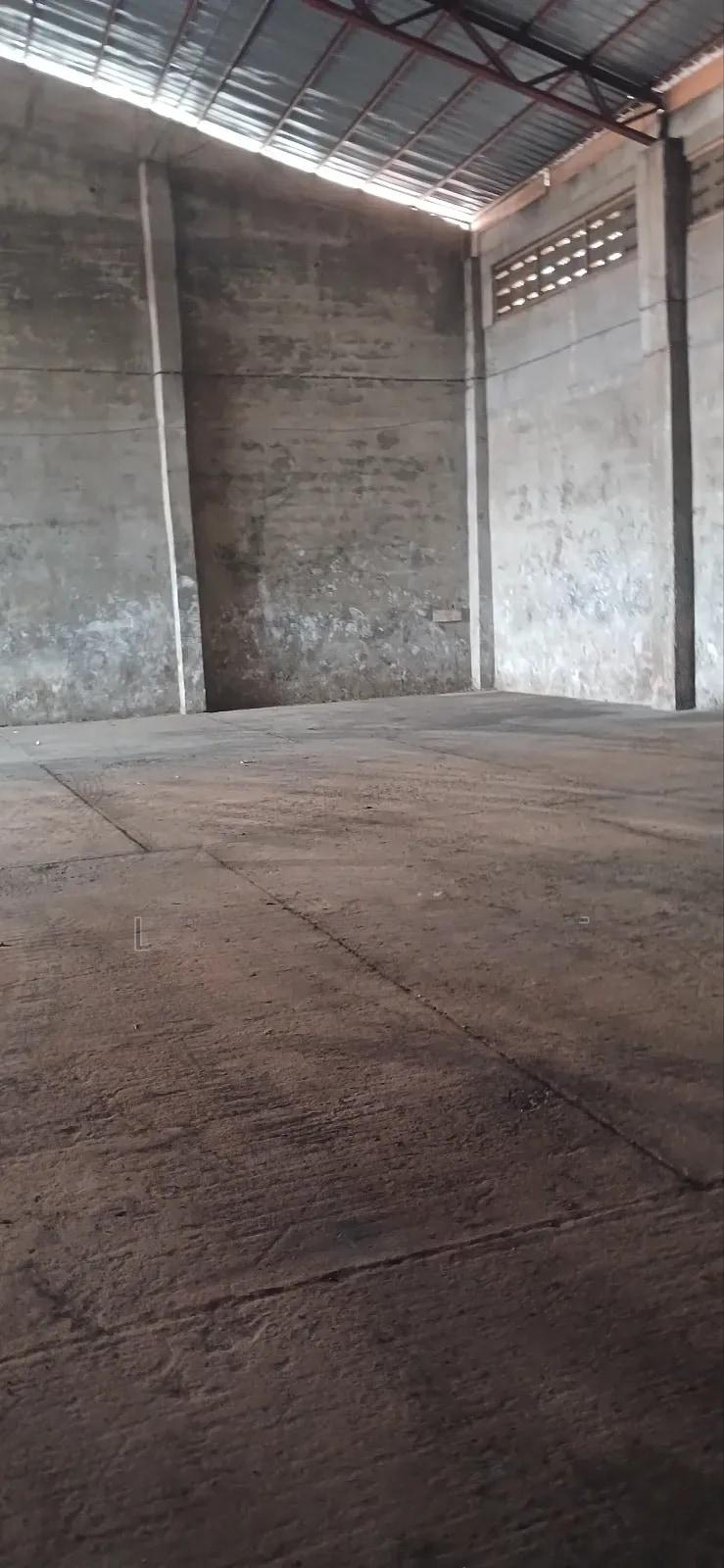 Warehouse for Rent Measuring 800sqm in Tema Industrial Area - Commercial in Greater Accra, Tema Metropolitan - Rent