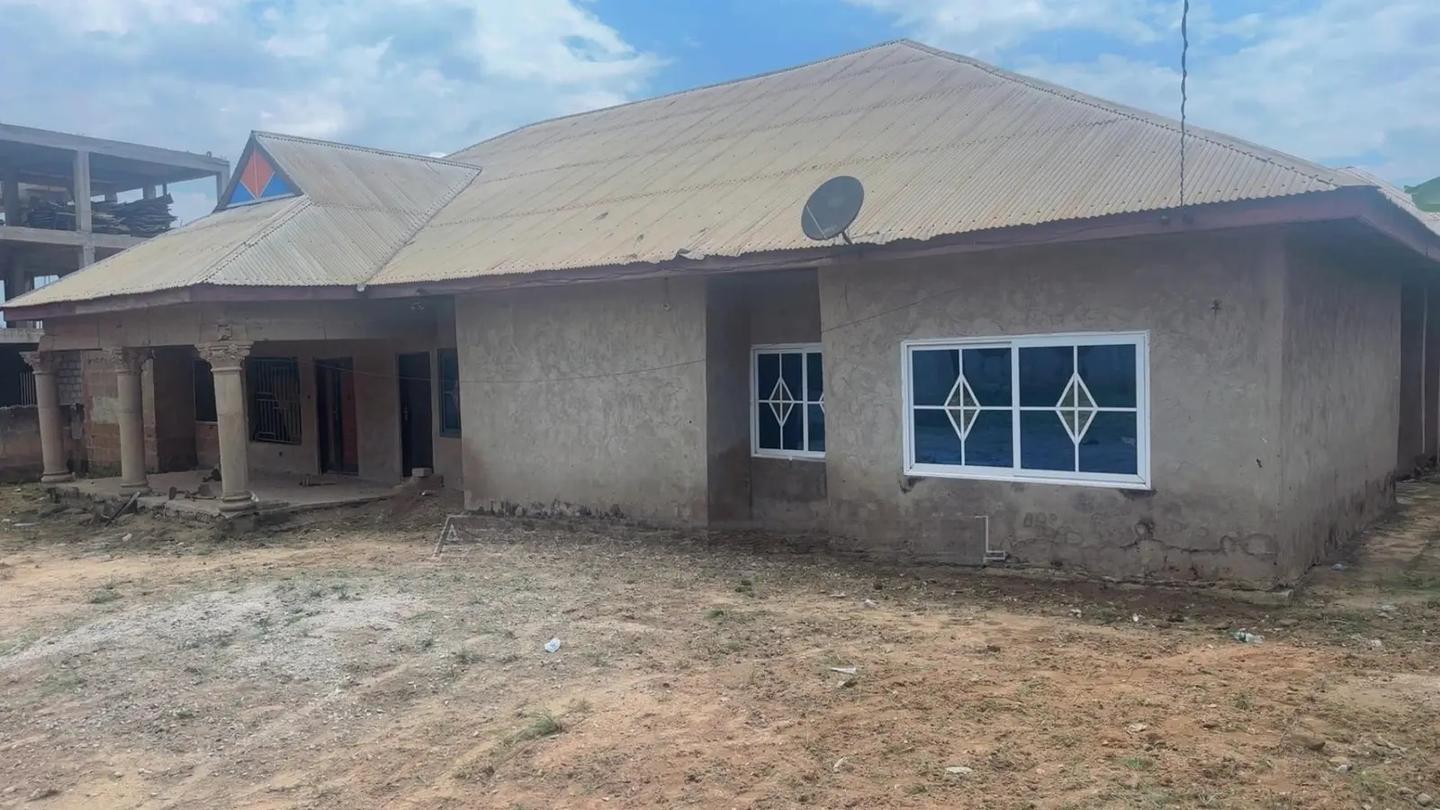 6bdrm House in Atwima Nwabiagya for sale - 6 bedroom House in Ashanti, Atwima Nwabiagya, 15/09 - Sale