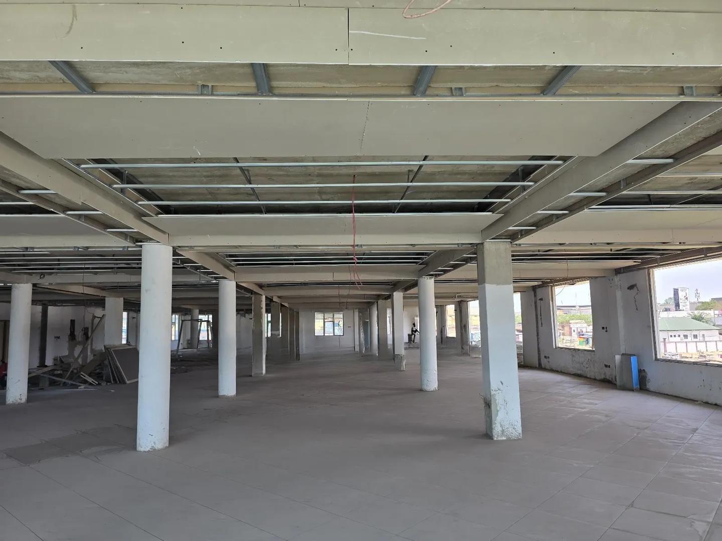 1000 SQM Showroom/ Office Space - Commercial in Ashanti, Kumasi Metropolitan - Rent