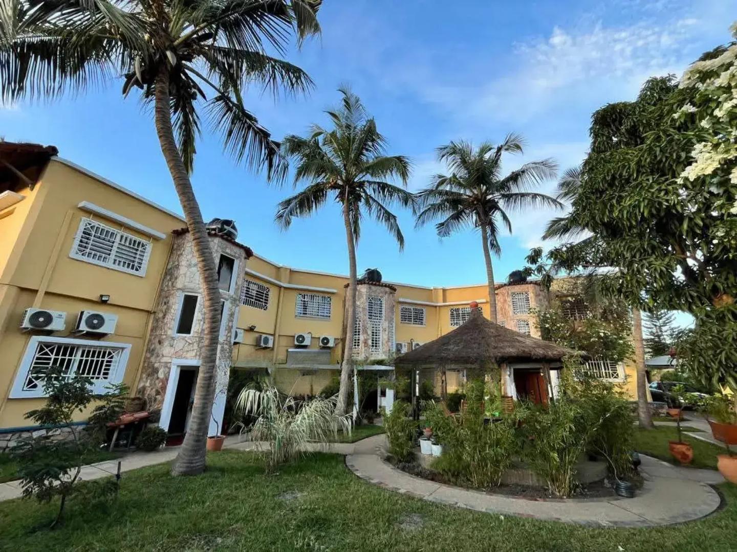 10bdrm Mansion in Seekers Realty, Labone for sale - 10 bedroom House in Greater Accra, Labone - Sale