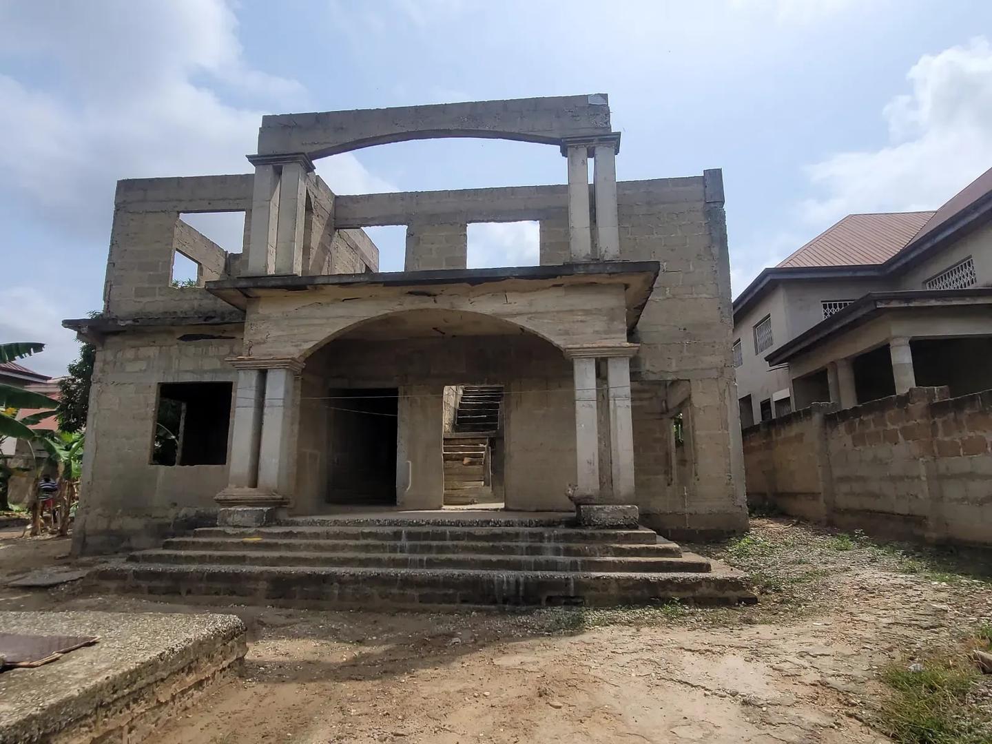 6bdrm House in Santasi Kokobeng, Kumasi Metropolitan for sale - 6 bedroom House in Ashanti, Kumasi Metropolitan - Sale