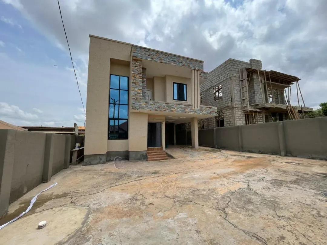 4bdrm Duplex in Santasi Brofoyedu, Kumasi Metropolitan for sale - 4 bedroom House in Ashanti, Kumasi Metropolitan - Sale