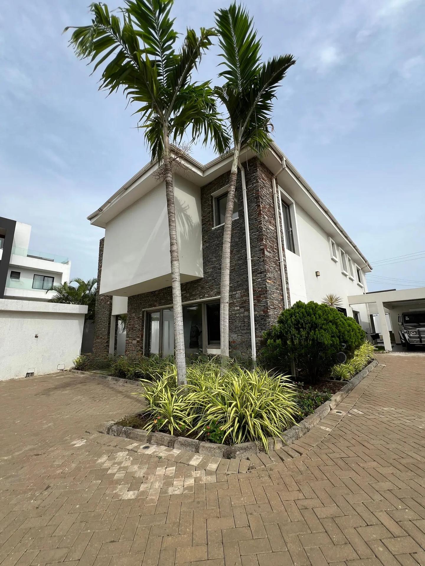 4bdrm House in Charclem Ventures, Accra Metropolitan for sale - 4 bedroom House in Greater Accra, Accra Metropolitan - Sale