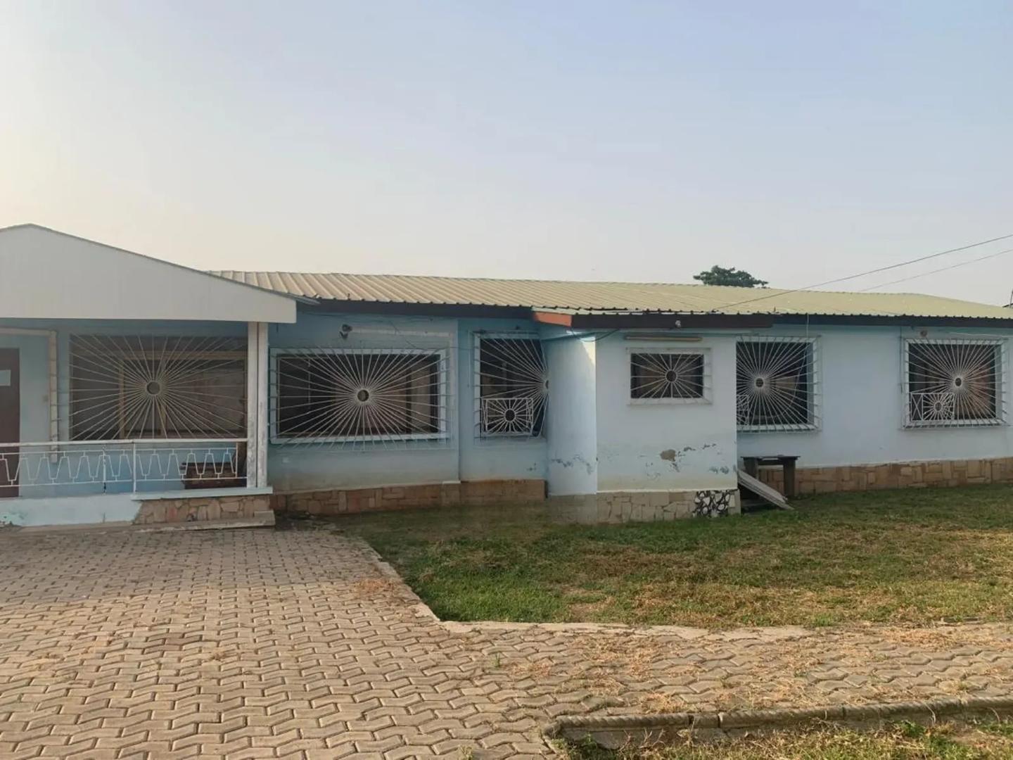 3 Bedrooms House Sitting on 90/100 Land Size Tema Comm12 - 3 bedroom Commercial in Greater Accra, Accra Metropolitan - Sale