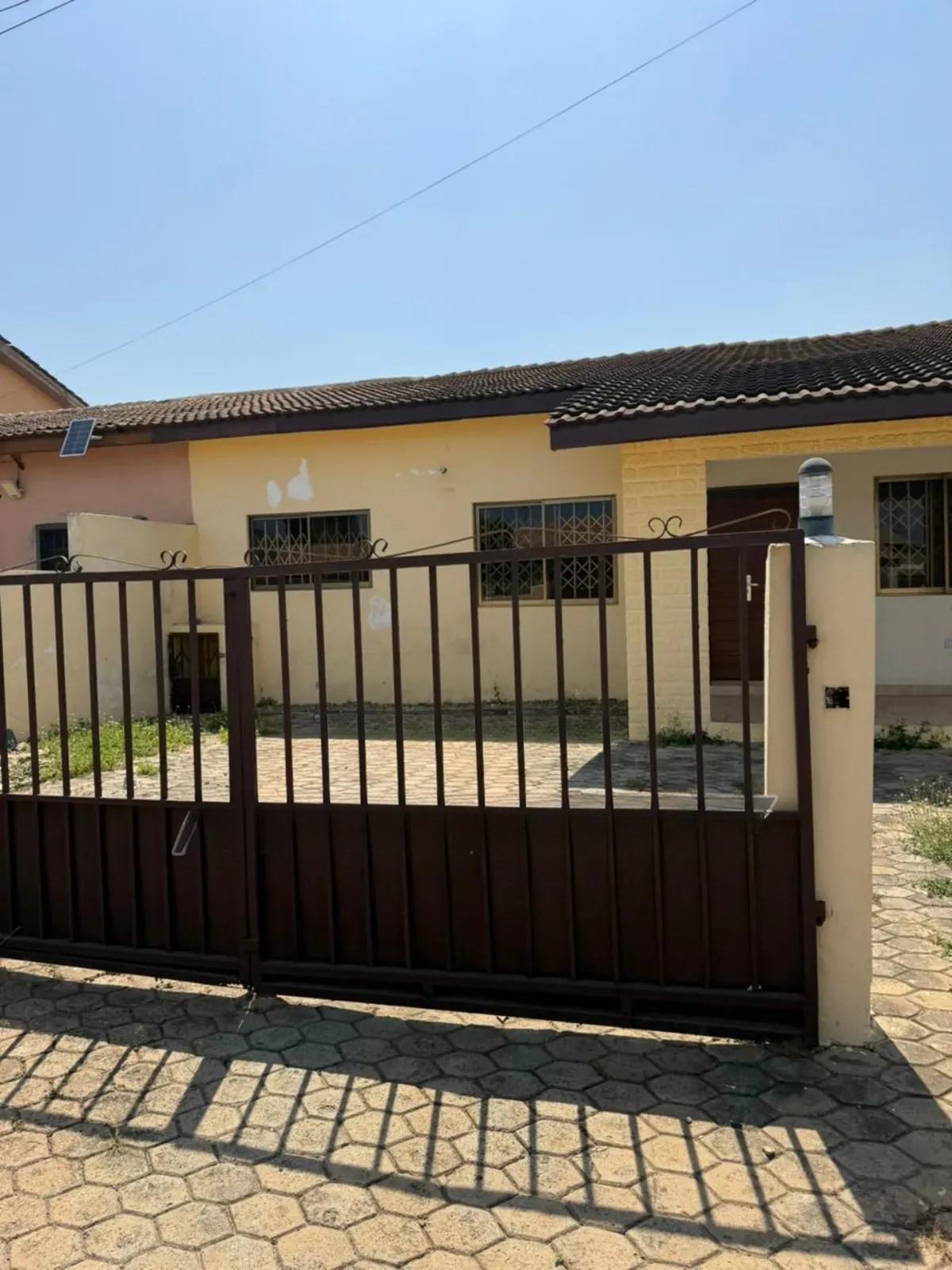 2bdrm House in Community 20 Spintex, Accra Metropolitan for sale - 2 bedroom House in Greater Accra, Accra Metropolitan - Sale