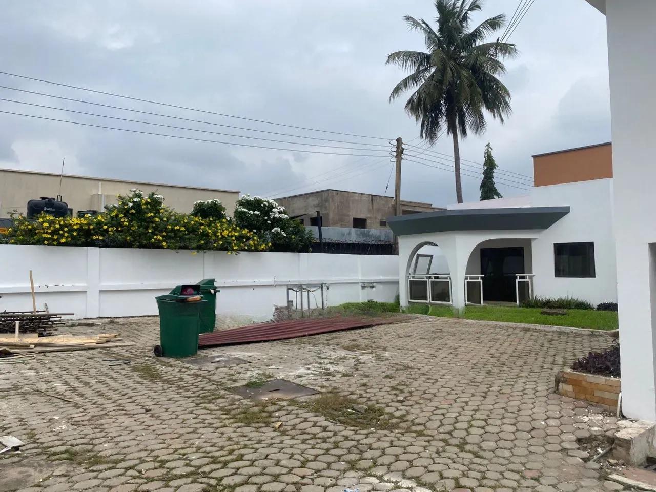 Office Space for Rent at Dzorwulu - Commercial in Greater Accra, Dzorwulu - Rent