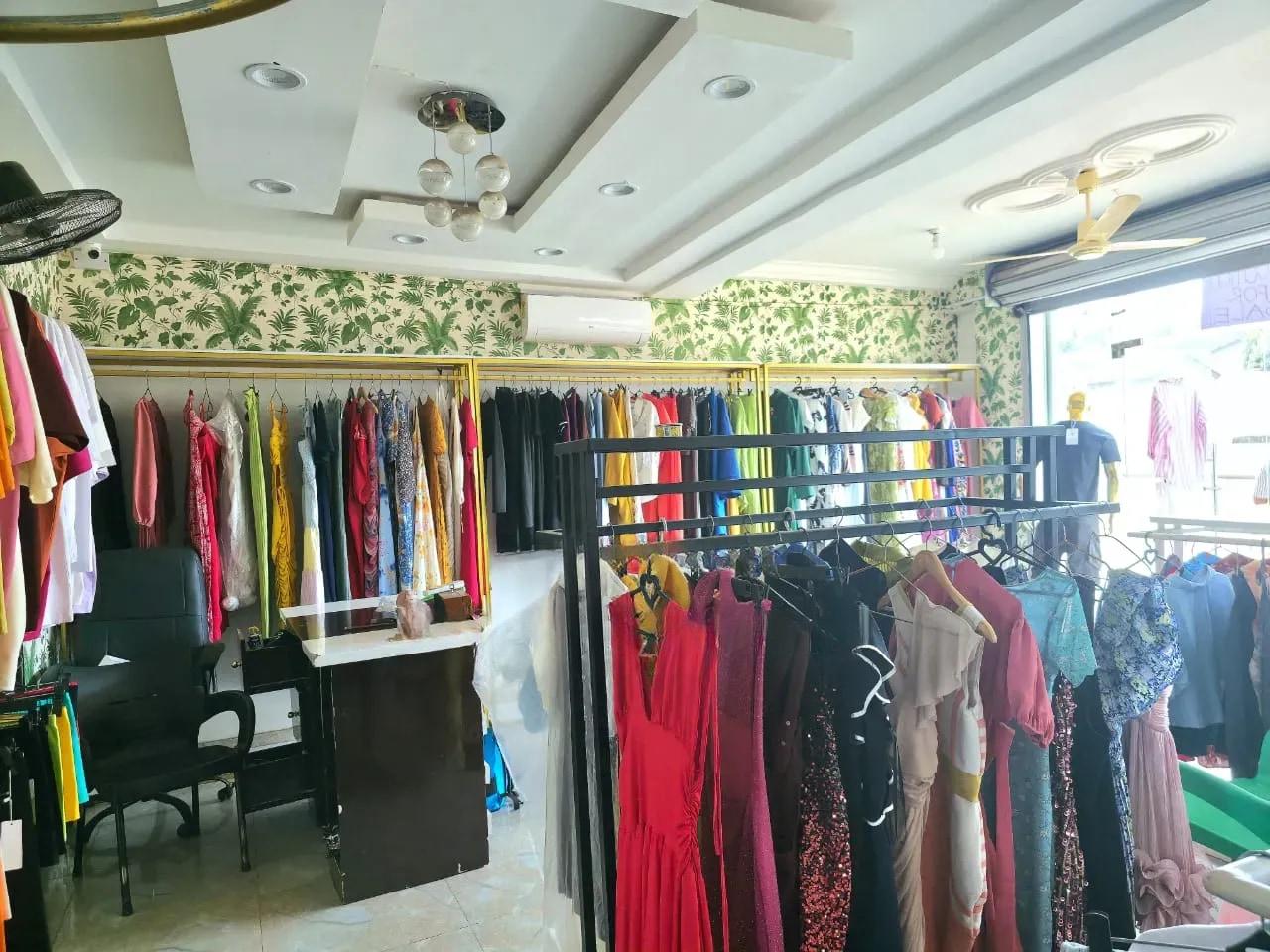Shop for Sale - Commercial in Greater Accra, Ashomang Estate - Rent