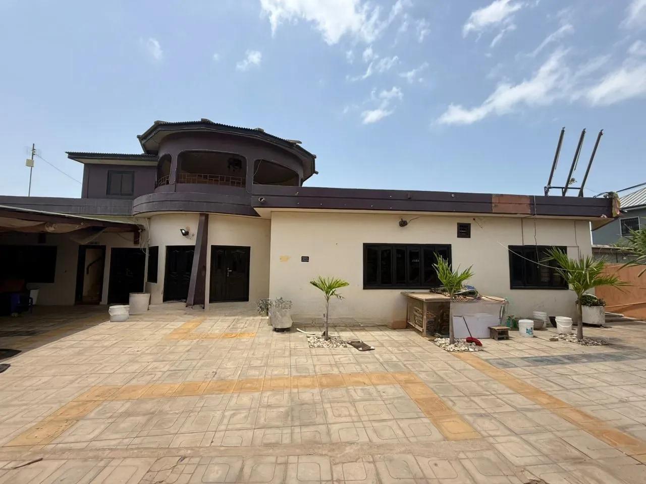 10 Bedroom House for Sale - 10 bedroom Commercial in Greater Accra, McCarthy Hill - Sale