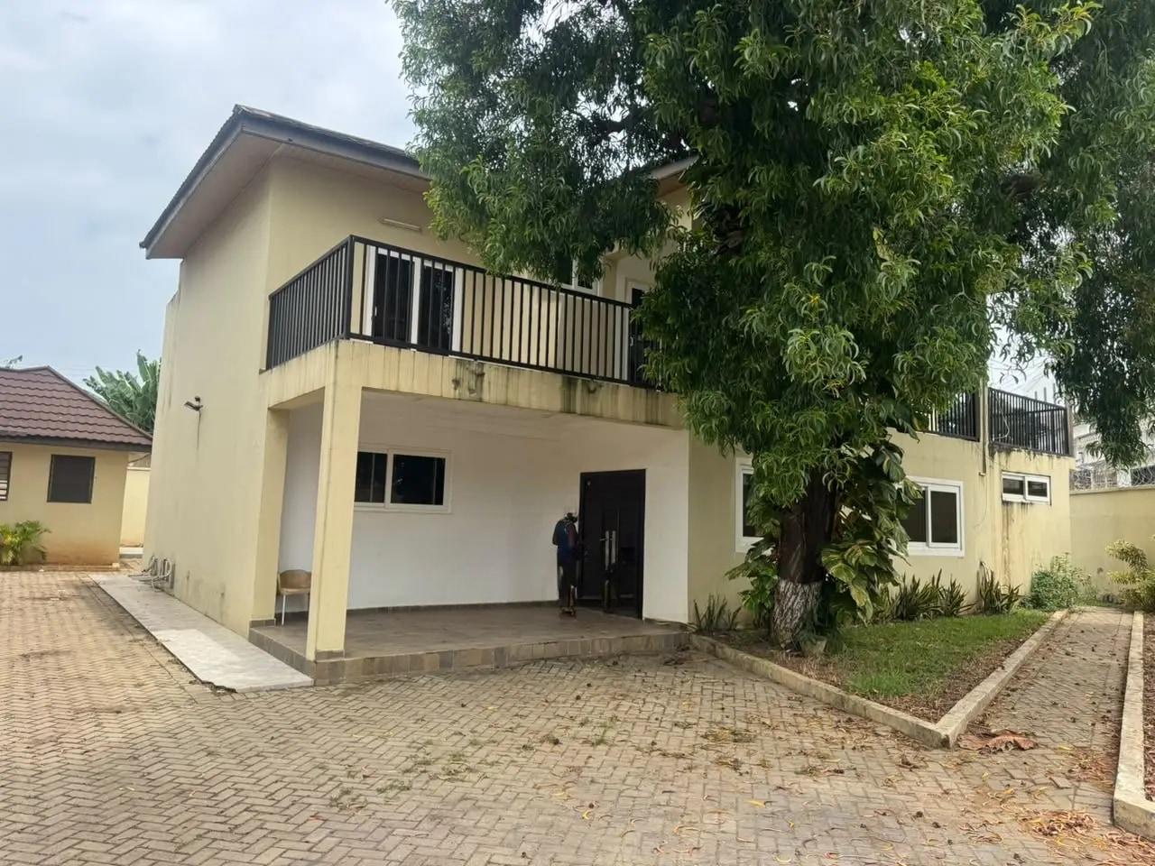 4bdrm Duplex in Cantonments, US Embassy Area for rent - 4 bedroom House in Greater Accra, Cantonments, US Embassy Area - Rent