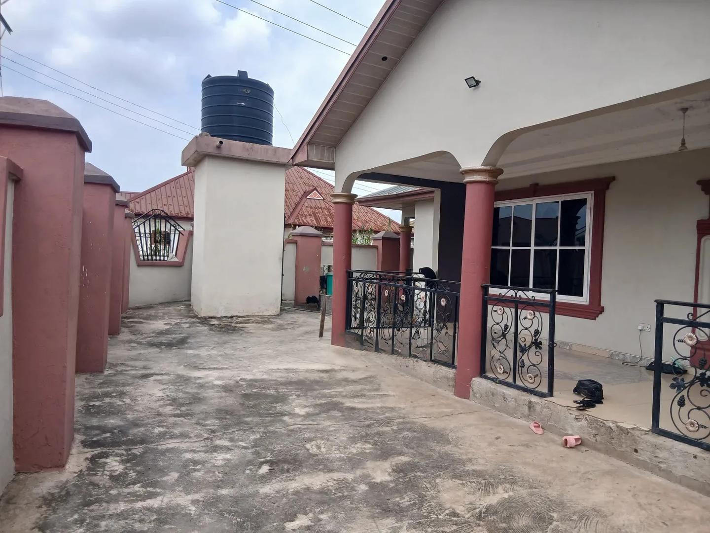 4bdrm House in Ejisu Krapa, Kumasi Metropolitan for rent - 4 bedroom House in Ashanti, Kumasi Metropolitan - Rent