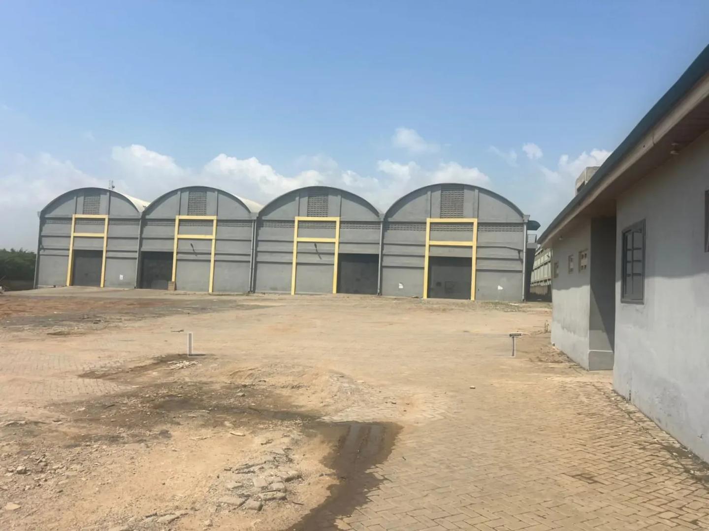 Warehouse Measuring 5000sqm in Tema Light Industrial Area - Commercial in Greater Accra, Tema Metropolitan - Rent