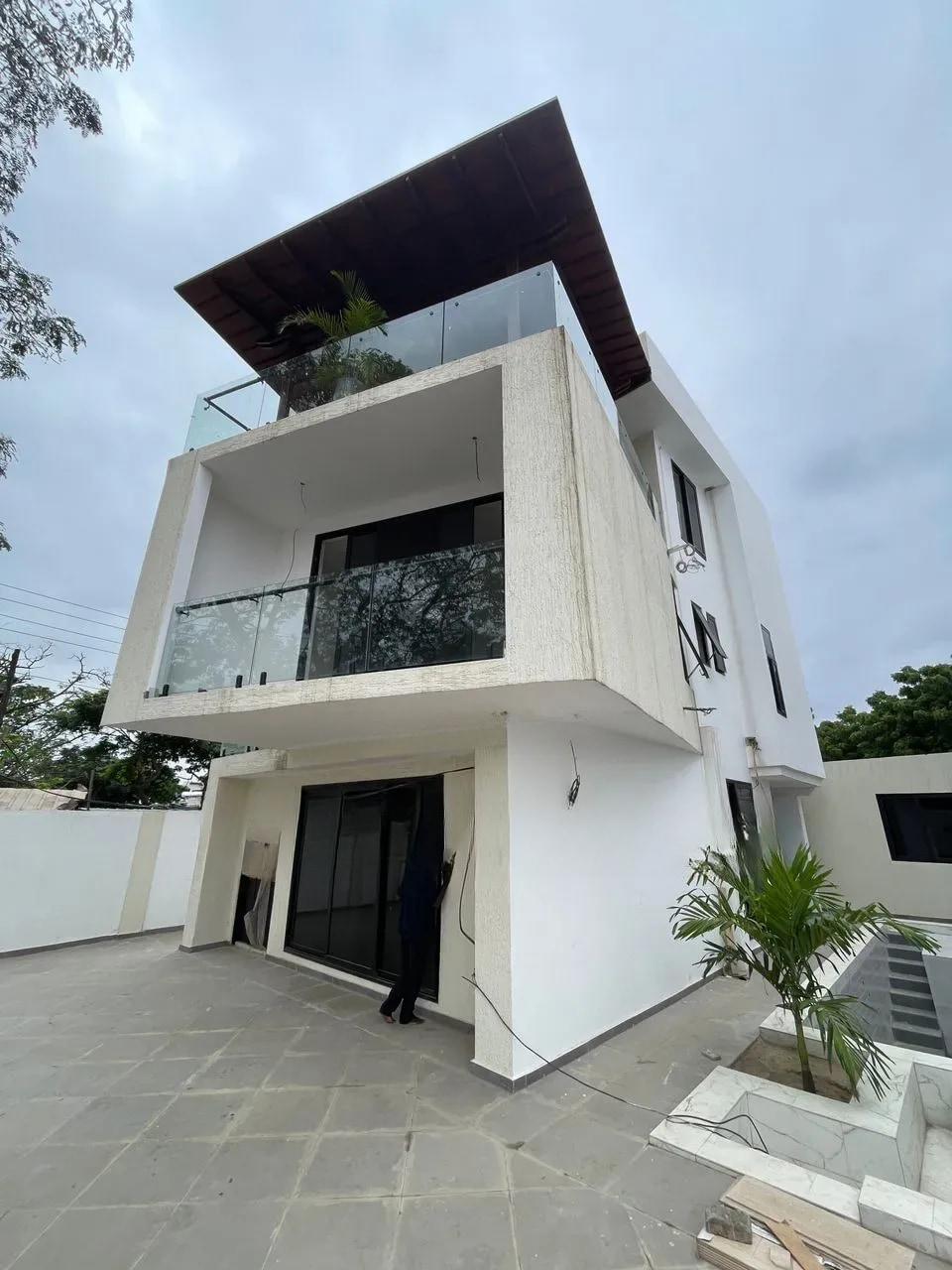 4bdrm Townhouse / Terrace in Seekers Realty, Labone Junction for rent - 4 bedroom House in Greater Accra, Labone, Labone Junction - Rent