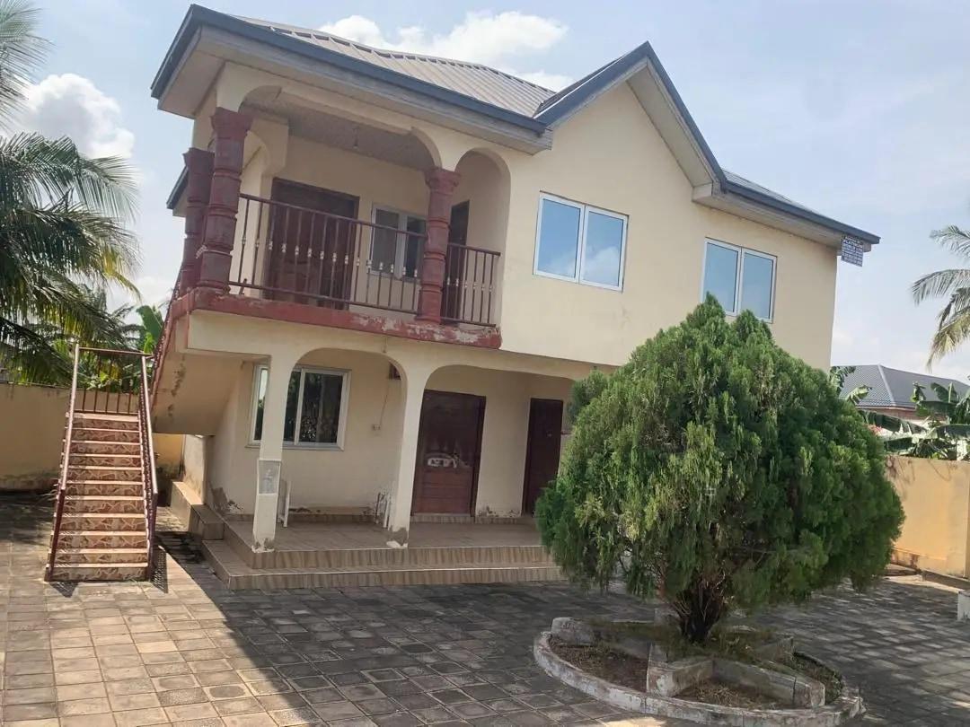 7bdrm House in Kasoa for sale - 7 bedroom House in Greater Accra, Kasoa - Sale