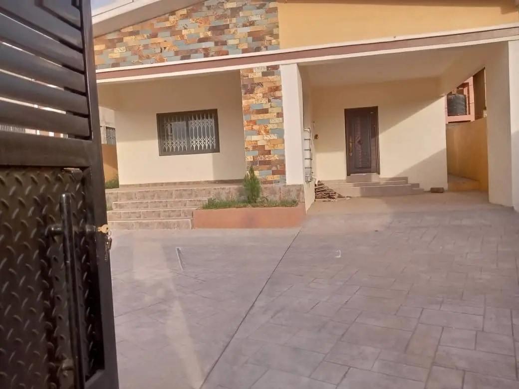 3bdrm House in Accra Metropolitan for sale - 3 bedroom House in Greater Accra, Accra Metropolitan - Sale