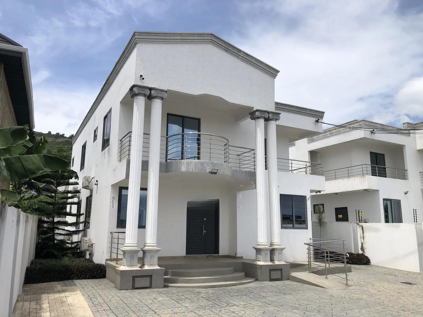 4bdrm Duplex in Ayi Mensah Park, Accra Metropolitan for sale - 4 bedroom House in Greater Accra, Accra Metropolitan - Sale