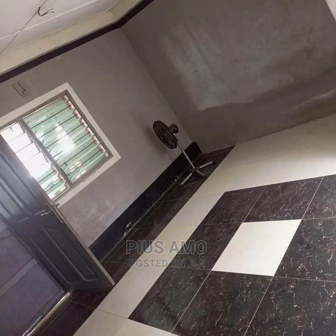 Single Room and Porch - Apartment in Greater Accra, Ledzokuku-Krowor - Rent